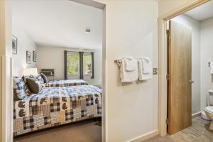 Φωτογραφία από το άλμπουμ του Cedarbrook Hotel Room w/2 Doubles 116 σε Killington
