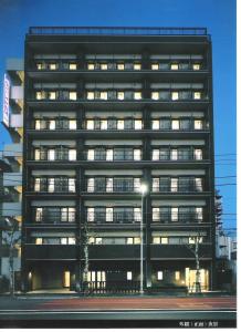 a tall black building with many windows at night at Hotel Palace Japan in Tokyo