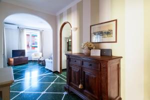 a living room with a wooden dresser in a room at Daisy by PortofinoHomes in Santa Margherita Ligure