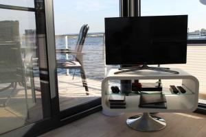 a flat screen tv sitting on top of a table at Floating 44 in Xanten - Boot 5 in Xanten