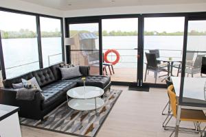a living room with a couch and a table at Floating 44 in Xanten - Boot 5 in Xanten