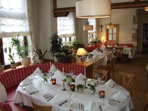 ห้องอาหารหรือที่รับประทานอาหารของ Hotel Gasthof Rössle