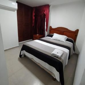a bedroom with two beds and a window at Hotel Tarento Suite in Barranquilla
