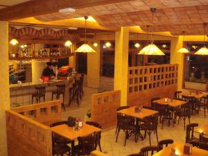 Lounge nebo bar v ubytování Complejo Turistico la Pinada