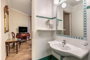 a bathroom with a sink and a mirror at Aurelius Ponte Sant'Angelo in Rome