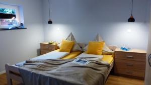 a bedroom with two beds with yellow pillows at City Studio Kormoran in Bremerhaven