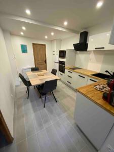 a kitchen with a table and chairs in a room at T2 à 150m du village in Chateauroux-les-Alpes