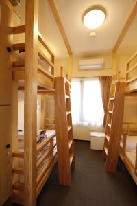 Tempat tidur susun dalam kamar di Hotel Palace Japan