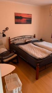 two beds in a room with a table at Kathrin`s Appartment in Oelsnitz