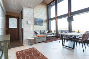 Χώρος καθιστικού στο Villa Halla 2 - 8 henkilölle, HimosYkkösen alue, 76m²+36m²