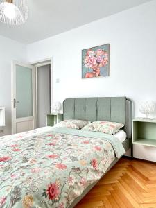 Llit o llits en una habitació de Parliament Central Apartment