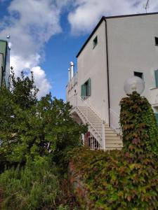 Budova, kde se apartmán nachází + 22 fotografií