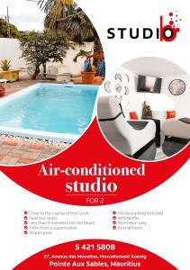 une publicité pour un studio climatisé doté d'une piscine dans l'établissement Studio B, à Port-Louis