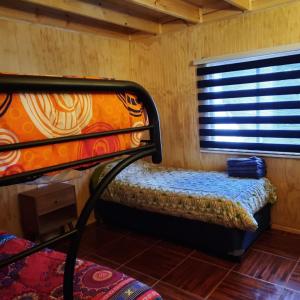 a bunk bed in a room with a window at Cabañas rio Biobio in Callaqui