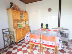 a kitchen with a table and chairs in a room at Le point du jour in Lit-et-Mixe