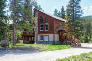 a house in the woods with a driveway at Gorgeous updated mountain home just minutes from the slopes, private hot tub, pool table! in Breckenridge