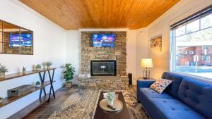 a living room with a blue couch and a fireplace at Moose and Maple Lodge in South Lake Tahoe