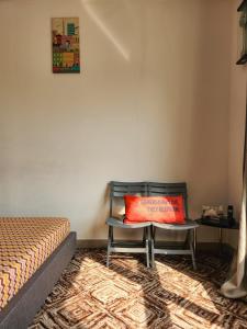 Posezení v ubytování Cozy Shared Retreat One-Bedroom Gem
