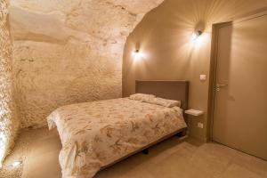 Posteľ alebo postele v izbe v ubytovaní Gîte troglodyte - Troglo du Pontcher
