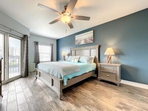 Postel nebo postele na pokoji v ubytování Delightful modern coastal themed 32 condo in Oceanwalk. ~OW3-303 + 64 fotografií