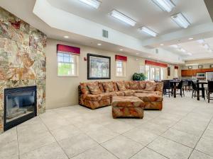 Posezení v ubytování Delightful modern coastal themed 32 condo in Oceanwalk. ~OW3-303