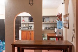 Cucina o angolo cottura di Mapache Hostel & Camping