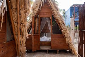 Letto o letti in una camera di Mapache Hostel & Camping