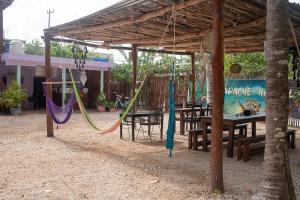 Area giochi per bambini di Mapache Hostel & Camping