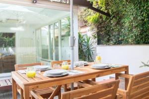 En restaurang eller annat matställe på Oasi di relax: appartamento con giardino a Roma