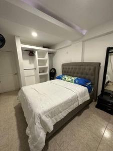 En eller flere senge i et værelse på Cómodo apto frente al mar, excelente ubicación.
