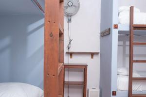 Letto o letti in una camera di Mapache Hostel & Camping