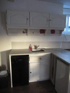 Cuisine ou kitchenette dans l'établissement Ti an traõn le petit gîte en cœur de Bretagne