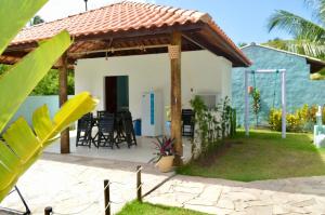 Casa con patio con techo en Vila Las Hermanas, en Porto de Pedras