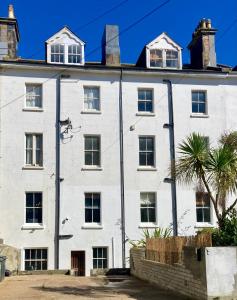 Το κτήριο όπου στεγάζεται  η βίλα