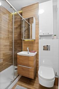 a bathroom with a toilet and a sink and a shower at Apartament Warszawa STARE MIASTO in Warsaw