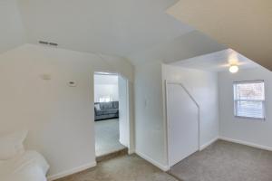 Letto o letti in una camera di Convenient Logan Apartment - 1 Block to Town!