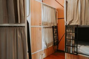 Letto o letti in una camera di Viajero Quito Hostel