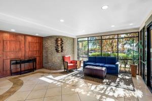 a living room with a blue couch and two chairs at Comfort Suites Vacaville-Napa Valley Area in Vacaville +36 photos