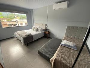 Un pat sau paturi într-o cameră la Morada Pomerode 2