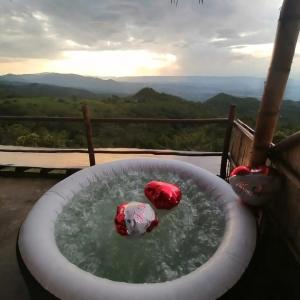 a bath tub filled with water with two bags in it at Cabañas Mirador La Roca in Melgar