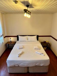 Cama ou camas em um quarto em Melkan Otel Guest House