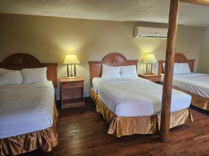 Postel nebo postele na pokoji v ubytování Redrock Country Inn