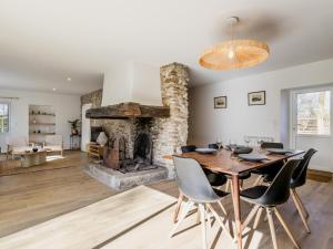 Posedenie v ubytovaní Gîte charmant, spacieux, à 15 km de Nantes, 2 chambres, terrasse, parking, animaux acceptés - FR-1-306-1238