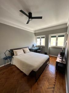 a bedroom with a bed and a ceiling fan at Rooms to rent in a friendly apartment in Lisbon