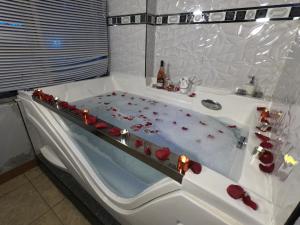 a bath tub covered in blood with roses in it at Hostal DRABA in Lima