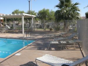 Bazén v ubytovaní Nevada Mesquite Vacation Rentals alebo v jeho blízkosti