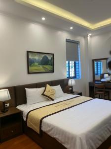 a bedroom with a large bed and two windows at Kim Tuyen Hotel in Ninh Binh +19 photos
