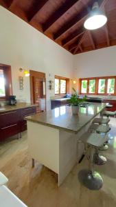 a large kitchen with a large table and chairs at SrvittiniVillas Spacius Confort Villa Fam Team CouplesCasa de Campo Resort in La Romana