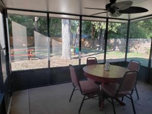 Patio nebo venkovní prostory v ubytování Midtown Southern Charm