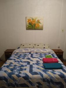 a bed with two pillows on it in a bedroom at Casa de madeira em local tranquilo in Mafra